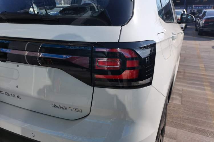 Used Volkswagen Tacqua 2023 200TSI DSG Joy-Connect Edition Right Rear Taillight