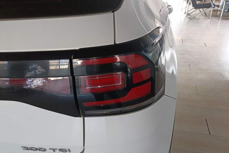 Used Volkswagen Tacqua 2023 200TSI DSG Joy-Connect Edition Right Rear Taillight