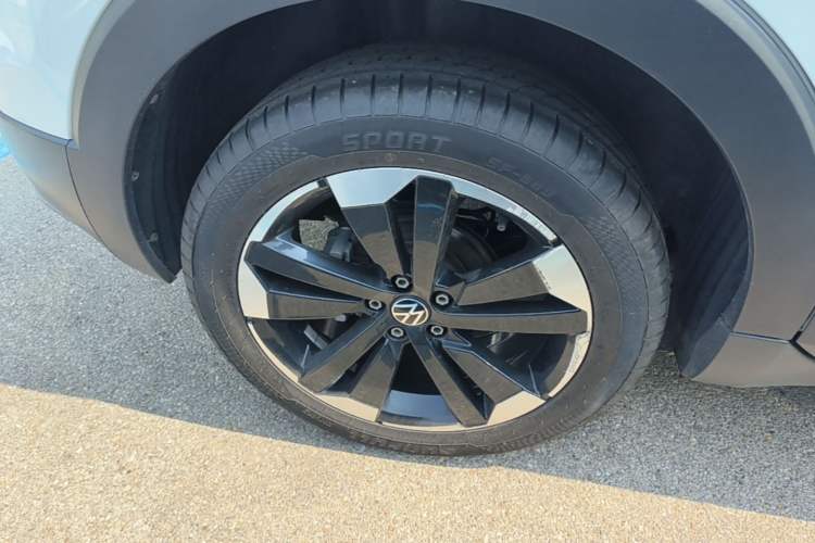 Used Volkswagen Tacqua 2023 200TSI DSG Joy-Connect Edition Right Rear Wheel Hub