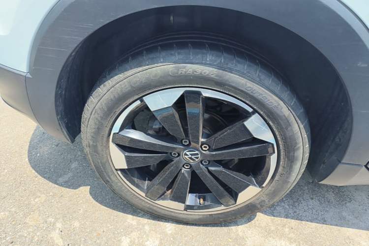 Used Volkswagen Tacqua 2023 200TSI DSG Joy-Connect Edition Right Rear Wheel Hub