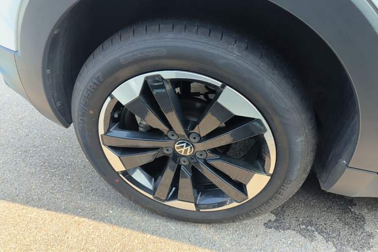 Used Volkswagen Tacqua 2023 200TSI DSG Joy-Connect Edition Right Rear Wheel Hub