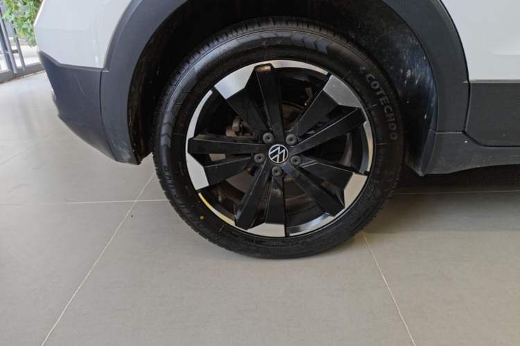 Used Volkswagen Tacqua 2023 200TSI DSG Joy-Connect Edition Right Rear Wheel Hub