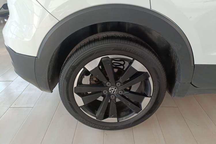 Used Volkswagen Tacqua 2023 200TSI DSG Joy-Connect Edition Right Rear Wheel Hub