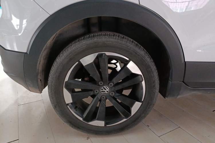 Used Volkswagen Tacqua 2023 200TSI DSG Joy-Connect Edition Right Rear Wheel Hub