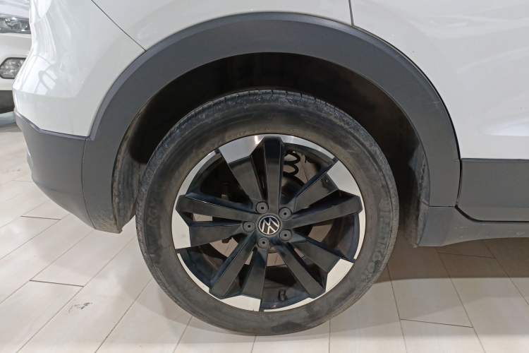 Used Volkswagen Tacqua 2023 200TSI DSG Joy-Connect Edition Right Rear Wheel Hub