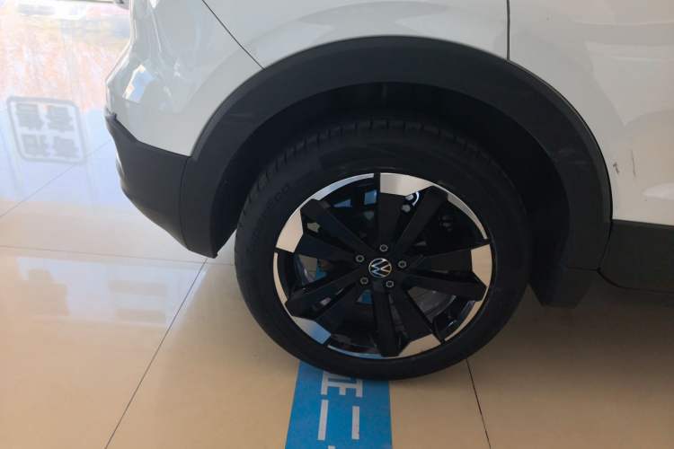 Used Volkswagen Tacqua 2023 200TSI DSG Joy-Connect Edition Right Rear Wheel Hub
