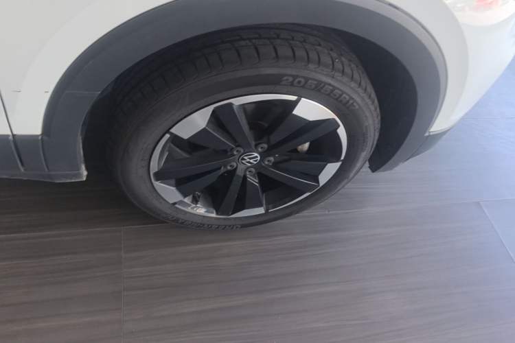 Used Volkswagen Tacqua 2023 200TSI DSG Joy-Connect Edition Right Rear Wheel Hub