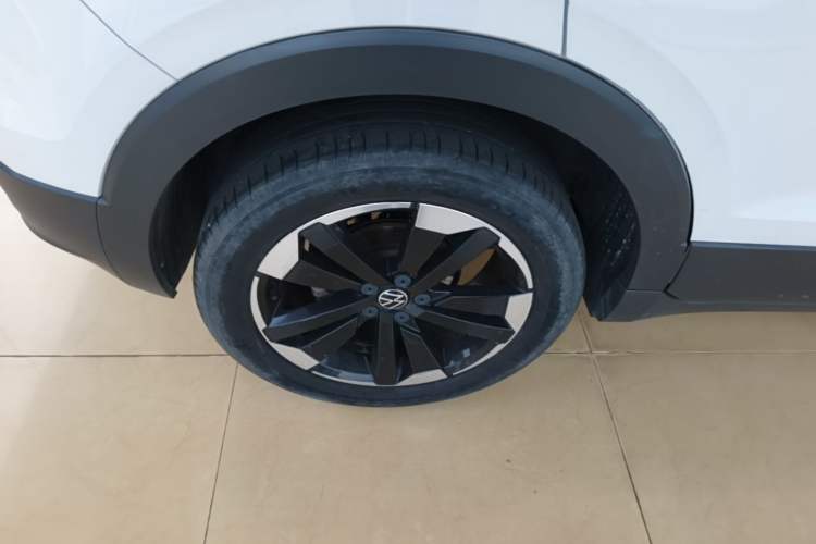 Used Volkswagen Tacqua 2023 200TSI DSG Joy-Connect Edition Right Rear Wheel Hub