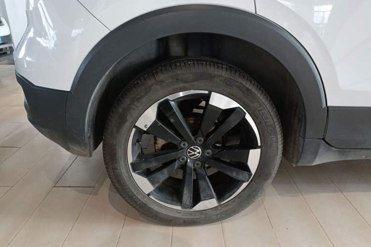 Used Volkswagen Tacqua 2023 200TSI DSG Joy-Connect Edition Right Rear Wheel Hub