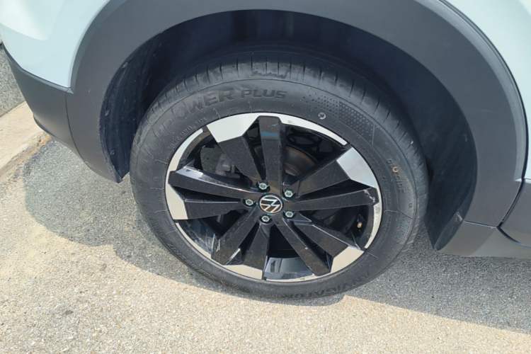 Used Volkswagen Tacqua 2023 200TSI DSG Joy-Connect Edition Right Rear Wheel Hub