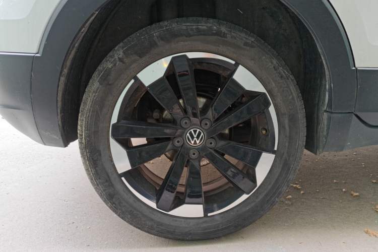 Used Volkswagen Tacqua 2023 200TSI DSG Joy-Connect Edition Right Rear Wheel Hub