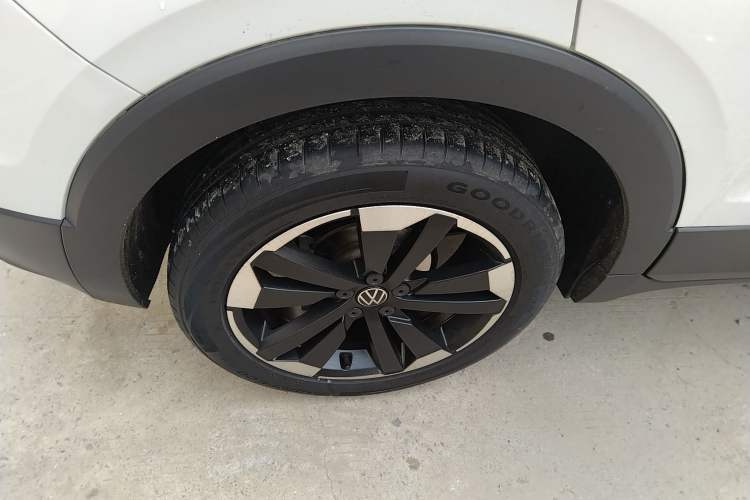 Used Volkswagen Tacqua 2023 200TSI DSG Joy-Connect Edition Right Rear Wheel Hub
