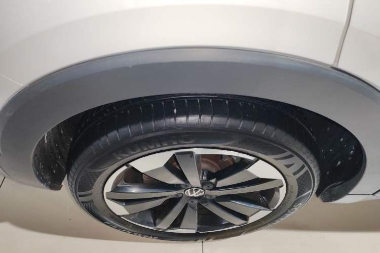 Used Volkswagen Tacqua 2023 200TSI DSG Joy-Connect Edition Right Rear Wheel Hub