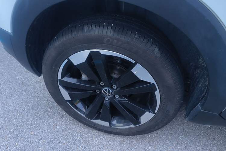 Used Volkswagen Tacqua 2023 200TSI DSG Joy-Connect Edition Right Rear Wheel Hub