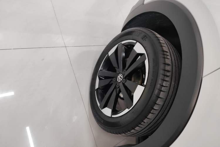 Used Volkswagen Tacqua 2023 200TSI DSG Joy-Connect Edition Right Rear Wheel Hub