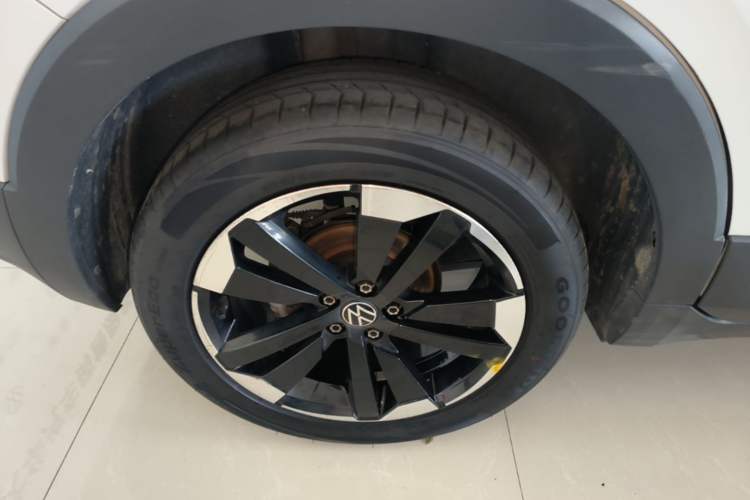 Used Volkswagen Tacqua 2023 200TSI DSG Joy-Connect Edition Right Rear Wheel Hub