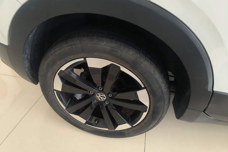 Used Volkswagen Tacqua 2023 200TSI DSG Joy-Connect Edition Right Rear Wheel Hub