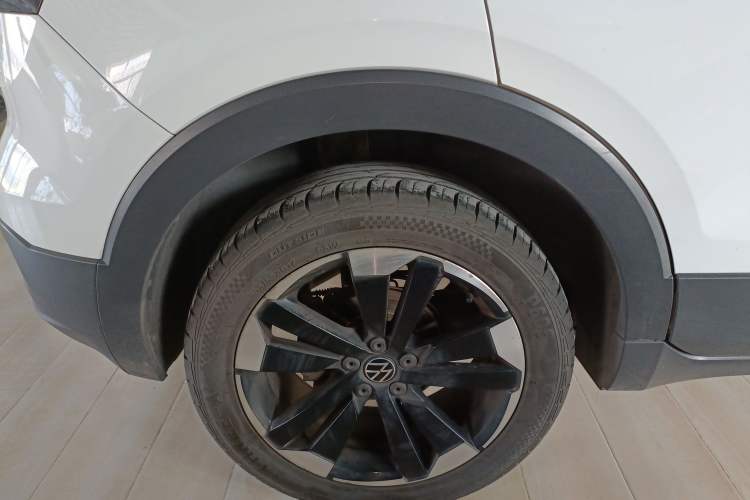 Used Volkswagen Tacqua 2023 200TSI DSG Joy-Connect Edition Right Rear Wheel Hub