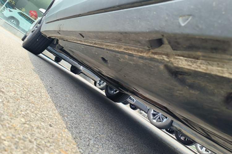 Used Volkswagen Tacqua 2023 200TSI DSG Joy-Connect Edition Right Side Sill