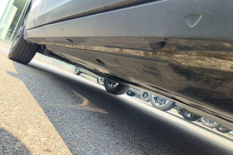 Used Volkswagen Tacqua 2023 200TSI DSG Joy-Connect Edition Right Side Sill