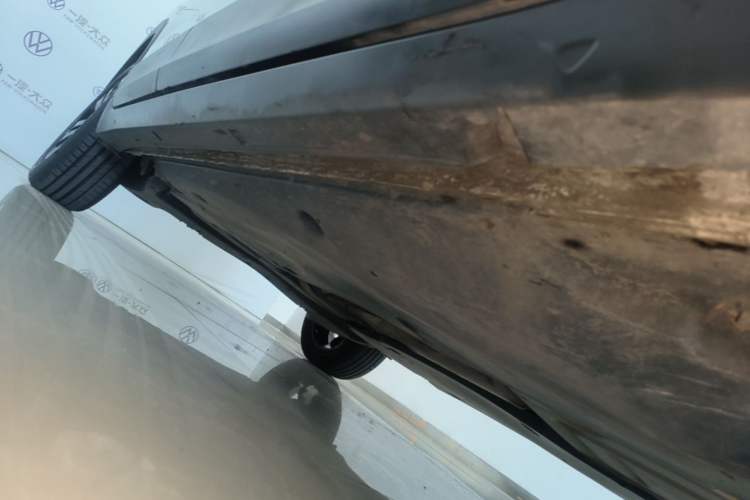 Used Volkswagen Tacqua 2023 200TSI DSG Joy-Connect Edition Right Side Sill