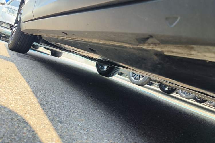 Used Volkswagen Tacqua 2023 200TSI DSG Joy-Connect Edition Right Side Sill