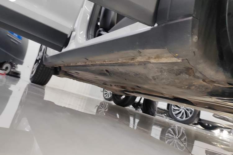 Used Volkswagen Tacqua 2023 200TSI DSG Joy-Connect Edition Right Side Sill