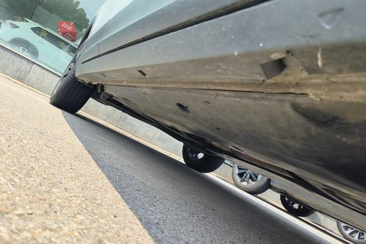 Used Volkswagen Tacqua 2023 200TSI DSG Joy-Connect Edition Right Side Sill