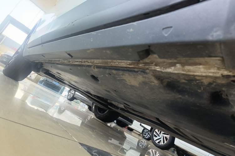 Used Volkswagen Tacqua 2023 200TSI DSG Joy-Connect Edition Right Side Sill