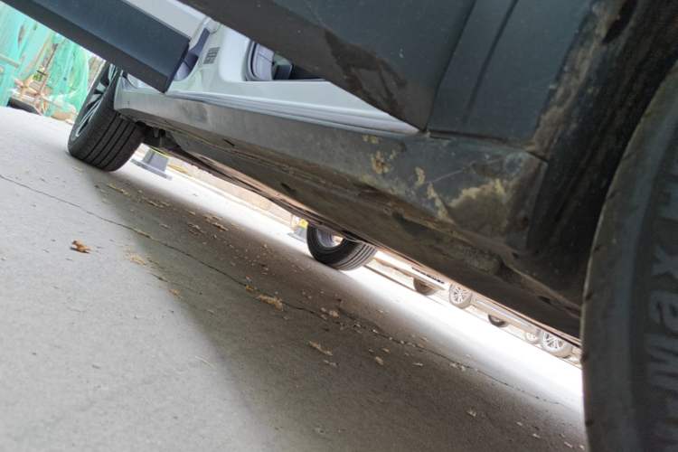Used Volkswagen Tacqua 2023 200TSI DSG Joy-Connect Edition Right Side Sill