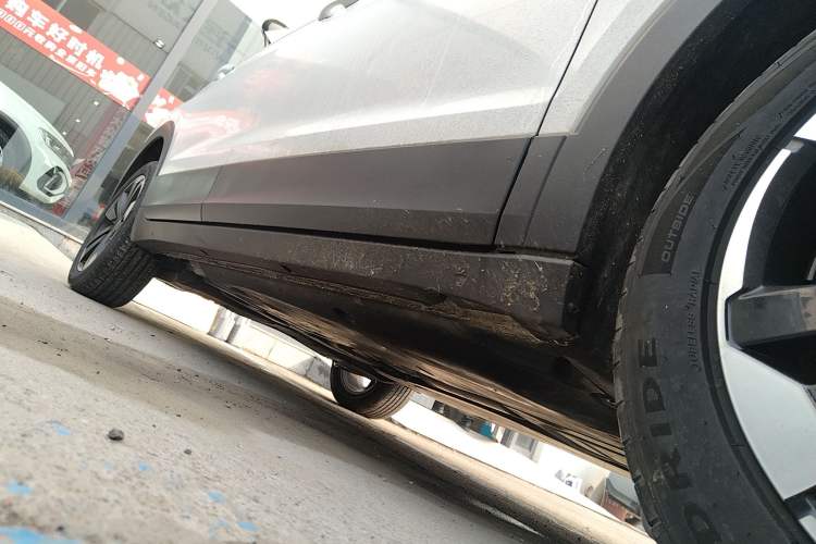 Used Volkswagen Tacqua 2023 200TSI DSG Joy-Connect Edition Right Side Sill
