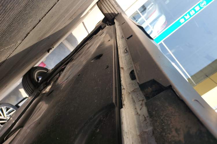 Used Volkswagen Tacqua 2023 200TSI DSG Joy-Connect Edition Right Side Sill