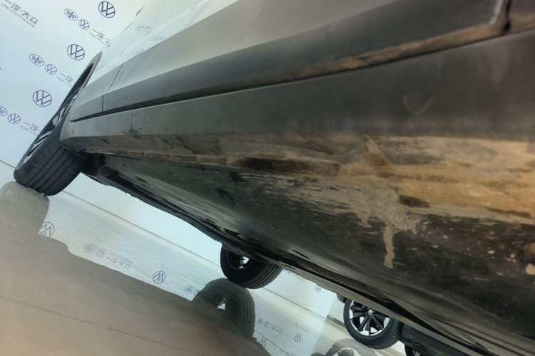 Used Volkswagen Tacqua 2023 200TSI DSG Joy-Connect Edition Right Side Sill