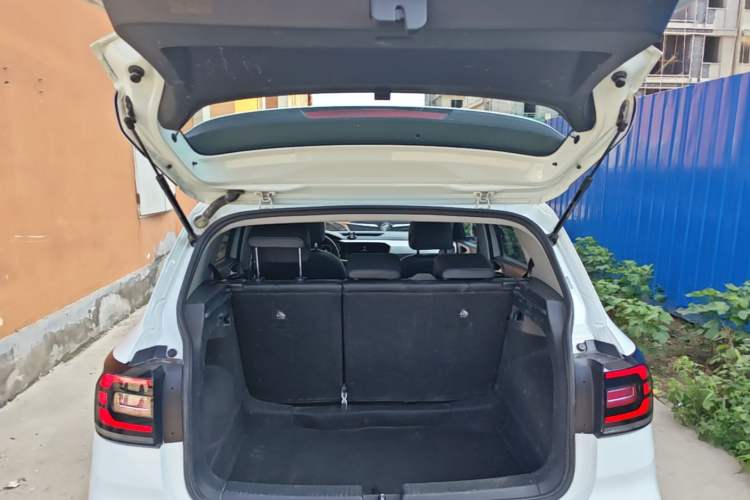 Used Volkswagen Tacqua 2023 200TSI DSG Joy-Connect Edition Trunk