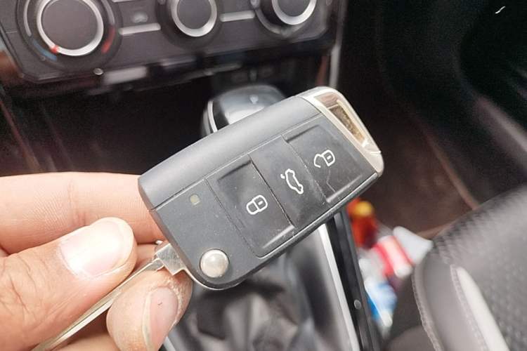 Used Volkswagen Tacqua 2023 200TSI DSG Joy-Connect Edition Vehicle Key