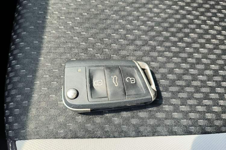 Used Volkswagen Tacqua 2023 200TSI DSG Joy-Connect Edition Vehicle Key