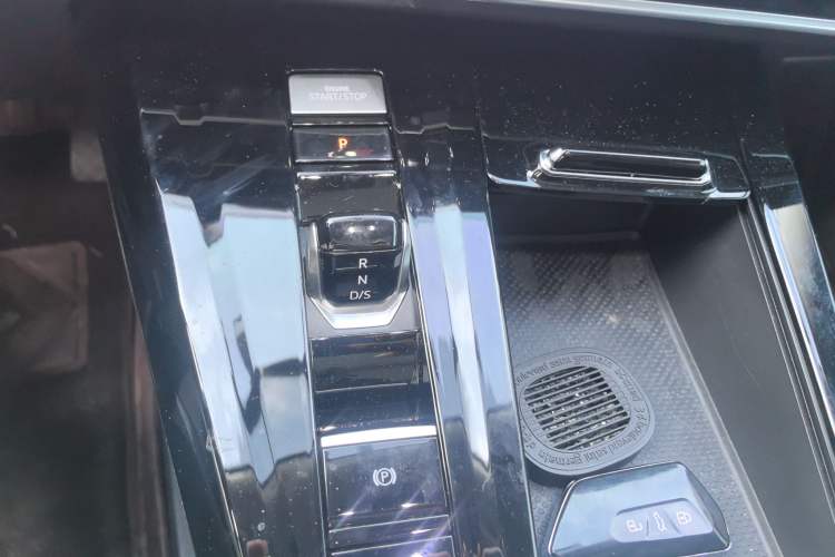 Used Volkswagen Talagon 2021 330TSI Two-Wheel-Drive Luxury Edition – Scenic Version Gear Lever