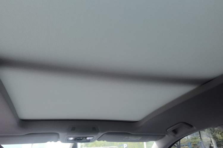 Used Volkswagen Talagon 2021 330TSI Two-Wheel-Drive Luxury Edition – Scenic Version Headliner