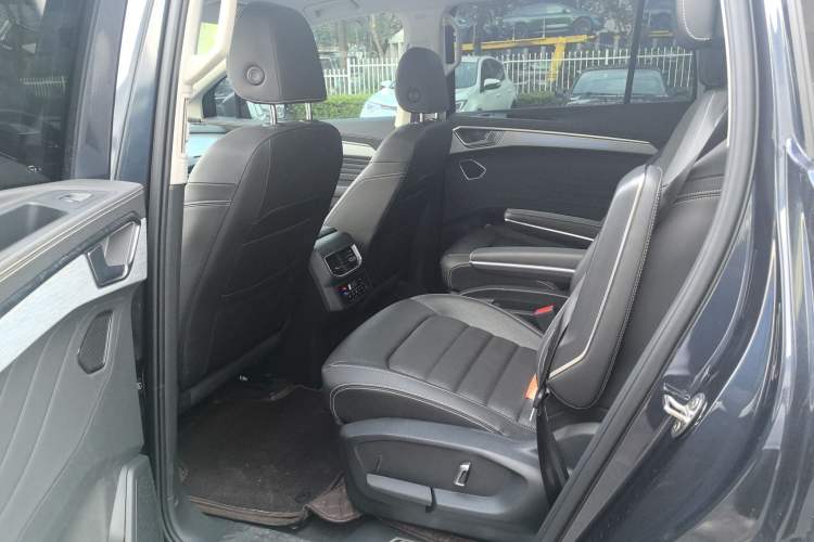 Used Volkswagen Talagon 2021 330TSI Two-Wheel-Drive Luxury Edition – Scenic Version Interior 3