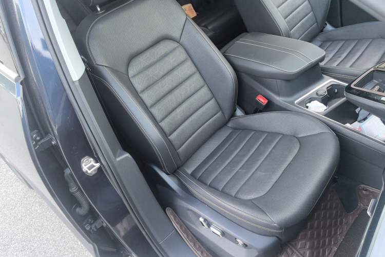 Used Volkswagen Talagon 2021 330TSI Two-Wheel-Drive Luxury Edition – Scenic Version Right Front Seat