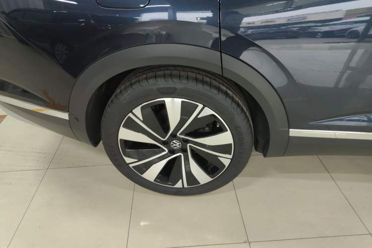 Used Volkswagen Talagon 2023 Facelift 380TSI All-Wheel-Drive Luxury Jiajing Pro 6-Seater Right Rear Wheel Hub