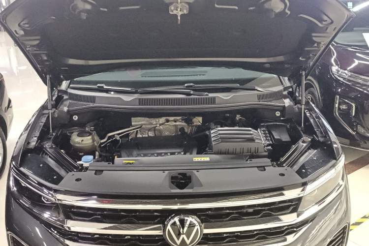 Used Volkswagen Talagon 2021 330TSI Two-Wheel-Drive Luxury Edition – Scenic Version Engine Bay