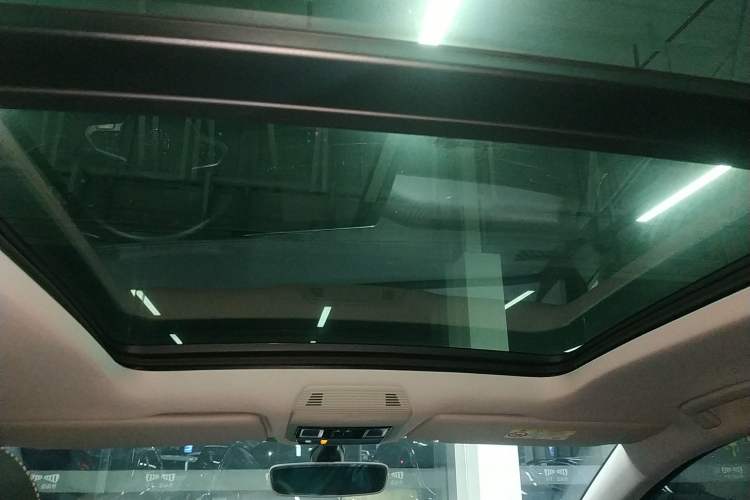 Used Volkswagen Talagon 2021 330TSI Two-Wheel-Drive Luxury Edition – Scenic Version Headliner