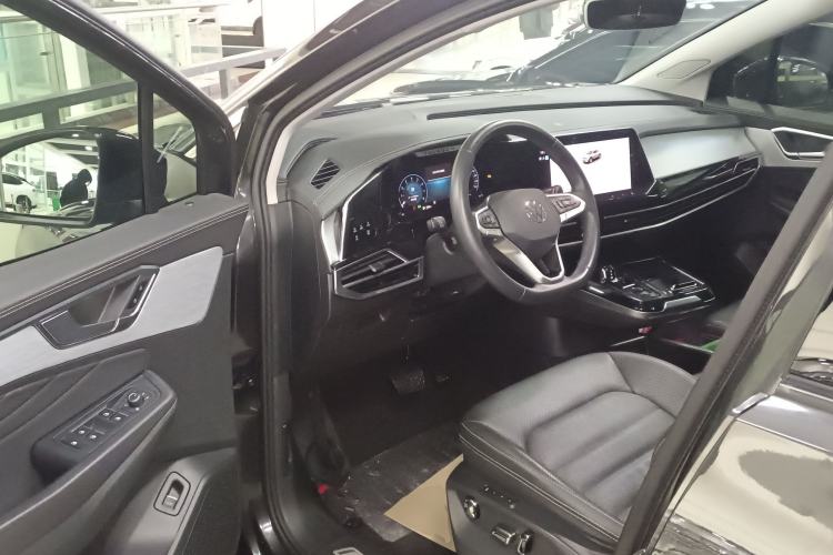Used Volkswagen Talagon 2021 330TSI Two-Wheel-Drive Luxury Edition – Scenic Version Interior 3