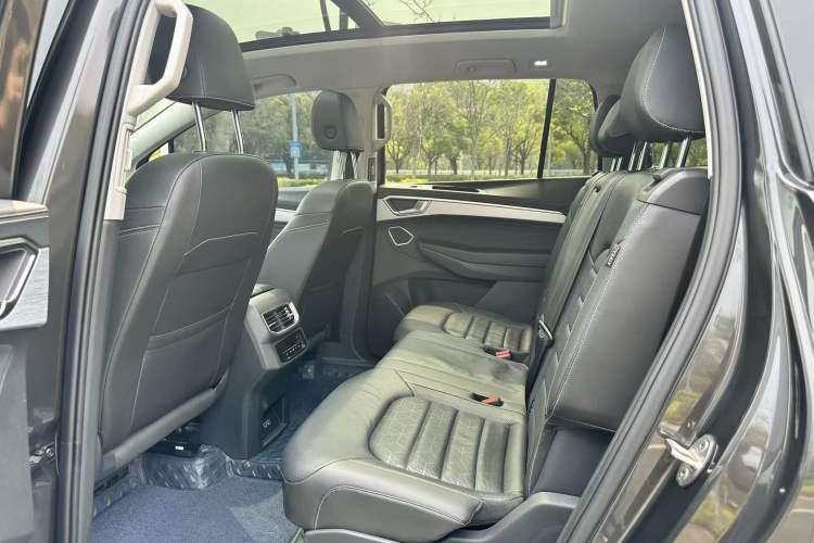 Used Volkswagen Talagon 2021 330TSI Two-Wheel-Drive Luxury Edition – Scenic Version Interior 6