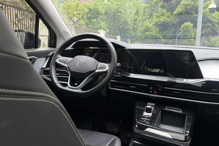 Used Volkswagen Talagon 2021 330TSI Two-Wheel-Drive Luxury Edition – Scenic Version Interior 7