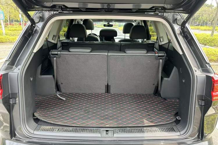 Used Volkswagen Talagon 2021 330TSI Two-Wheel-Drive Luxury Edition – Scenic Version Interior 8