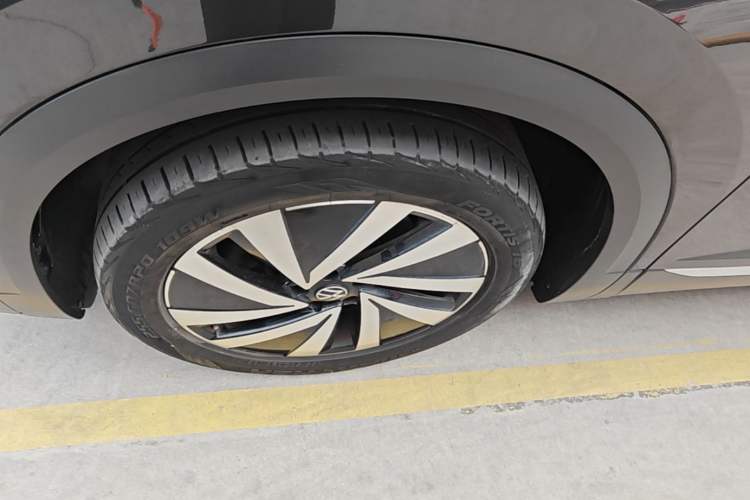 Used Volkswagen Talagon 2021 330TSI Two-Wheel-Drive Luxury Edition – Scenic Version Left Front Wheel Hub