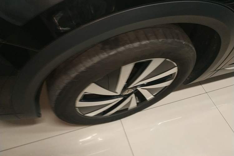 Used Volkswagen Talagon 2021 330TSI Two-Wheel-Drive Luxury Edition – Scenic Version Left Front Wheel Hub