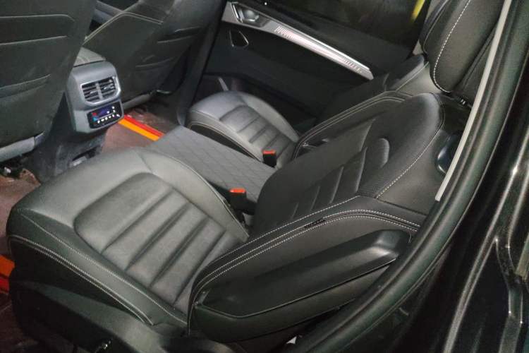 Used Volkswagen Talagon 2021 330TSI Two-Wheel-Drive Luxury Edition – Scenic Version Left Rear Seat